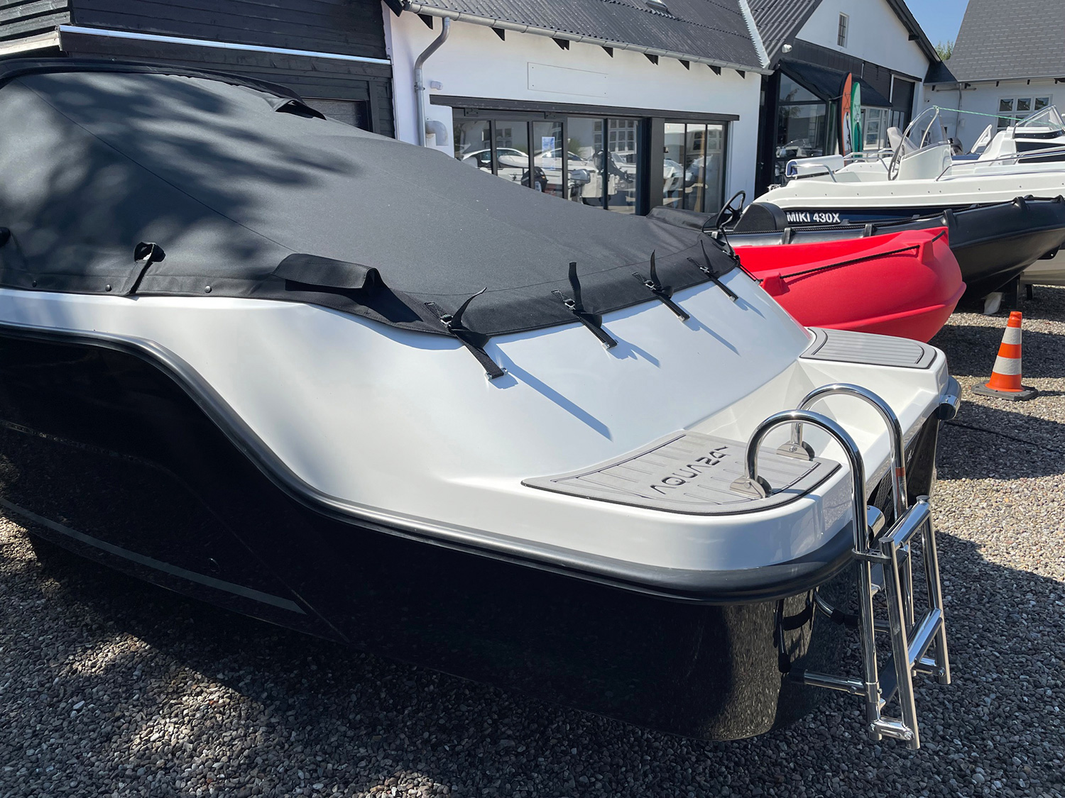 cruiser_miki_aqua-t5 MIKI T5, Elegant tenderbåd med minimal vedligeholdelse. Forhandler i Jylland