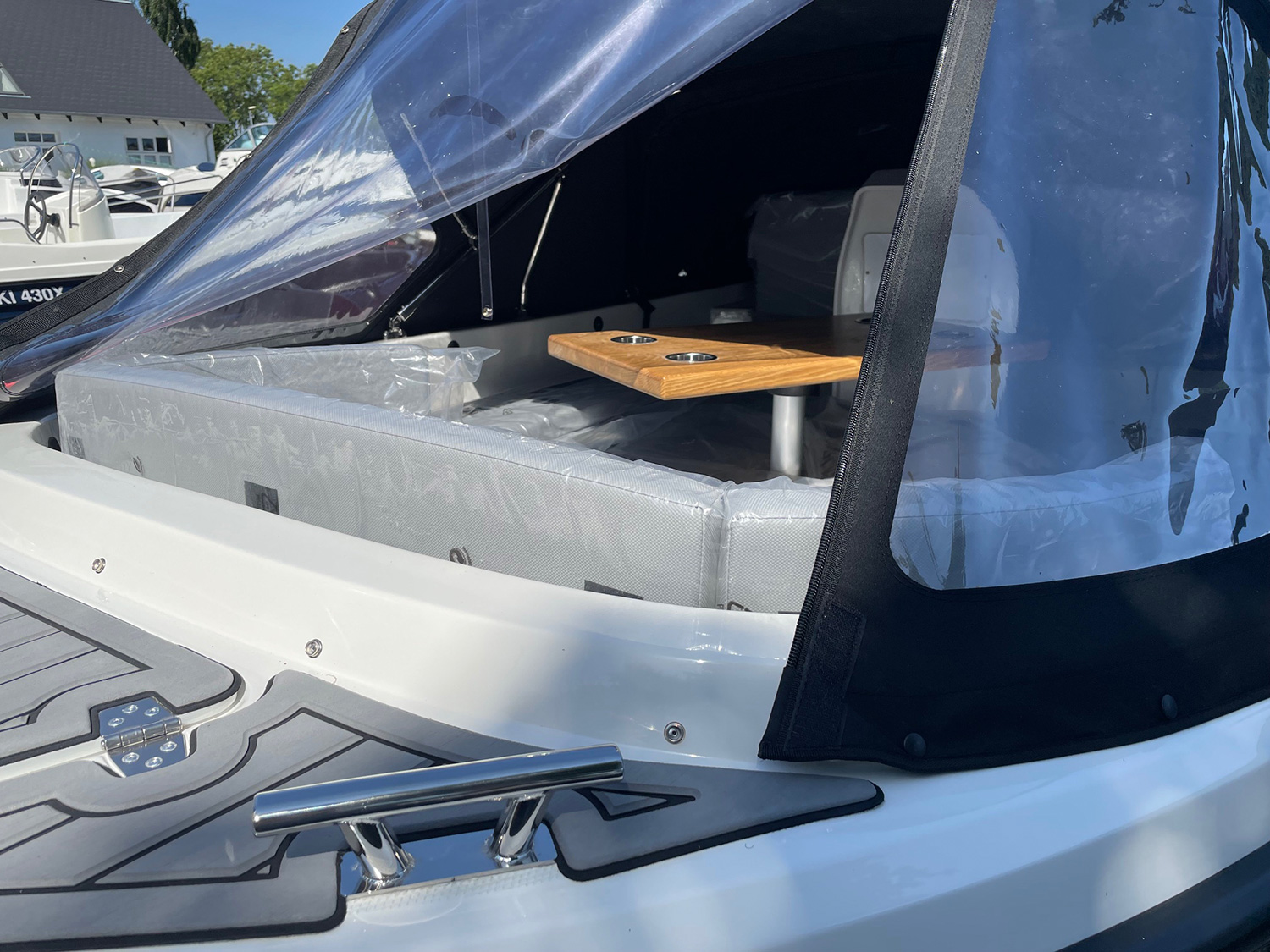 sportscruiser_miki_aqua_t5 Elegant og robust tenderbåd med nem vedligeholdelse - MIKI AQUA T5