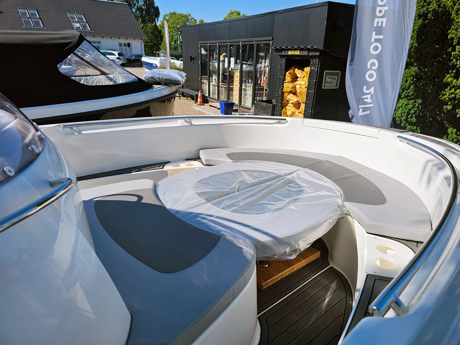 miki_speedbaade MIKI AQUA 620 SPORT, strømlinet sportsbåd med utrolig flotte linjer.
