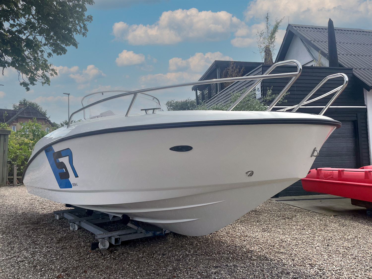 hurtig_sportcruiser_forhandler_jylland MIKI S7 sportsscruiser/sportsbåd med elegant strømlinet design, sælges hos MB Boats - en bådforhandler i Syddanmark