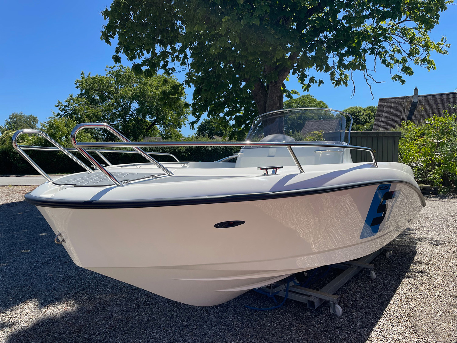 hurtige_sportcruisere_forhandler_jylland MIKI S7 sportsscruiser/sportsbåd med elegant strømlinet design, sælges hos MB Boats - en bådforhandler i Syddanmark