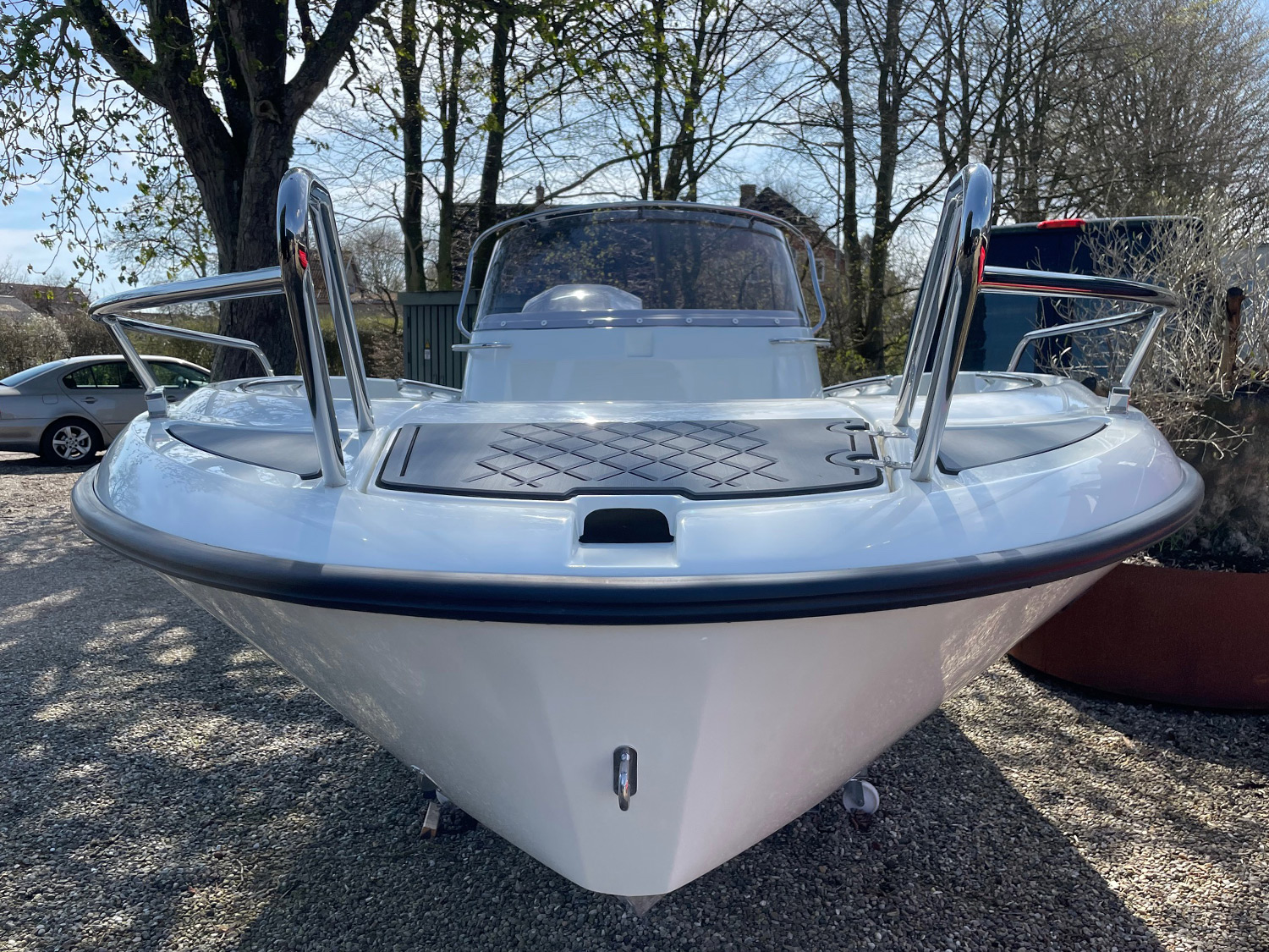 miki_s7_sportbaade_jylland MIKI S7 sportsscruiser/sportsbåd med elegant strømlinet design, sælges hos MB Boats - en bådforhandler i Syddanmark