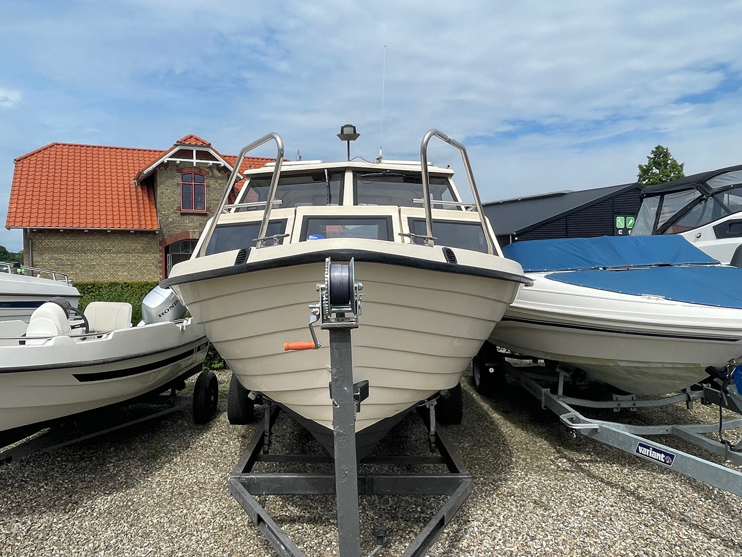 brugt_uttern_6300_syddanmark Pakketilbud - Velholdt brugt Uttern 6300 weekendcruiser til salg hos bådforhandler i Sydjylland